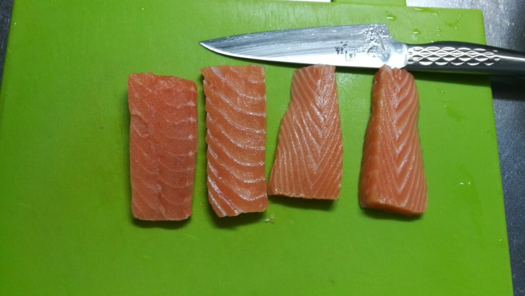 Anovaでサーモンとアボカドのサラダ