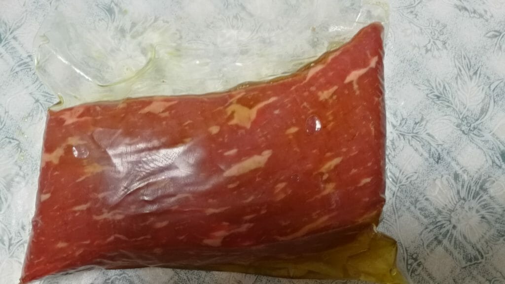 Anovaで低温調理で牛肉ユッケのレシピ