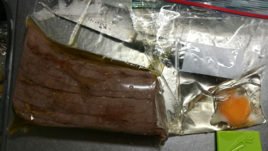 Anovaで低温調理で牛肉ユッケのレシピ